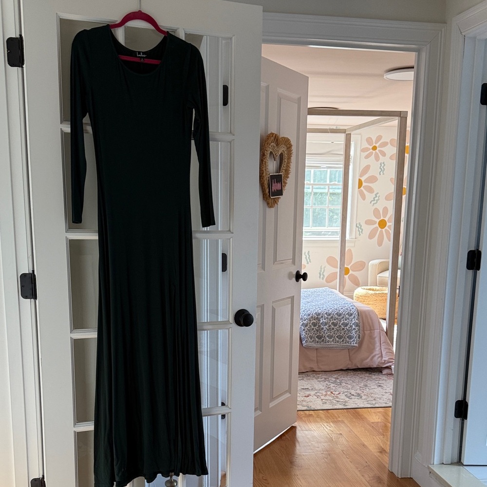 Lulu’s dark green dress